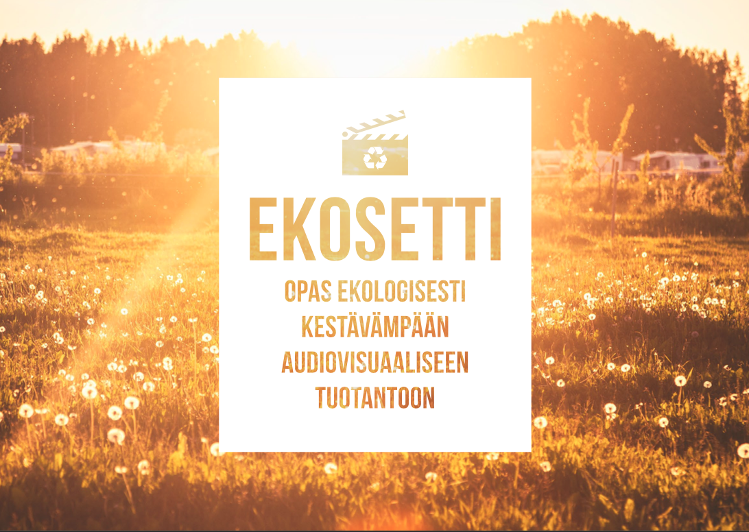 Ekosetti-oppaan kansikuva. Tekstissä lukee. Ekosetti opas ekologisesti kestävämpään audiovisuaaliseen tuotantoon. Taustalla näkyy kullanväristä peltoa auringossa sekä puita horisontissa. 